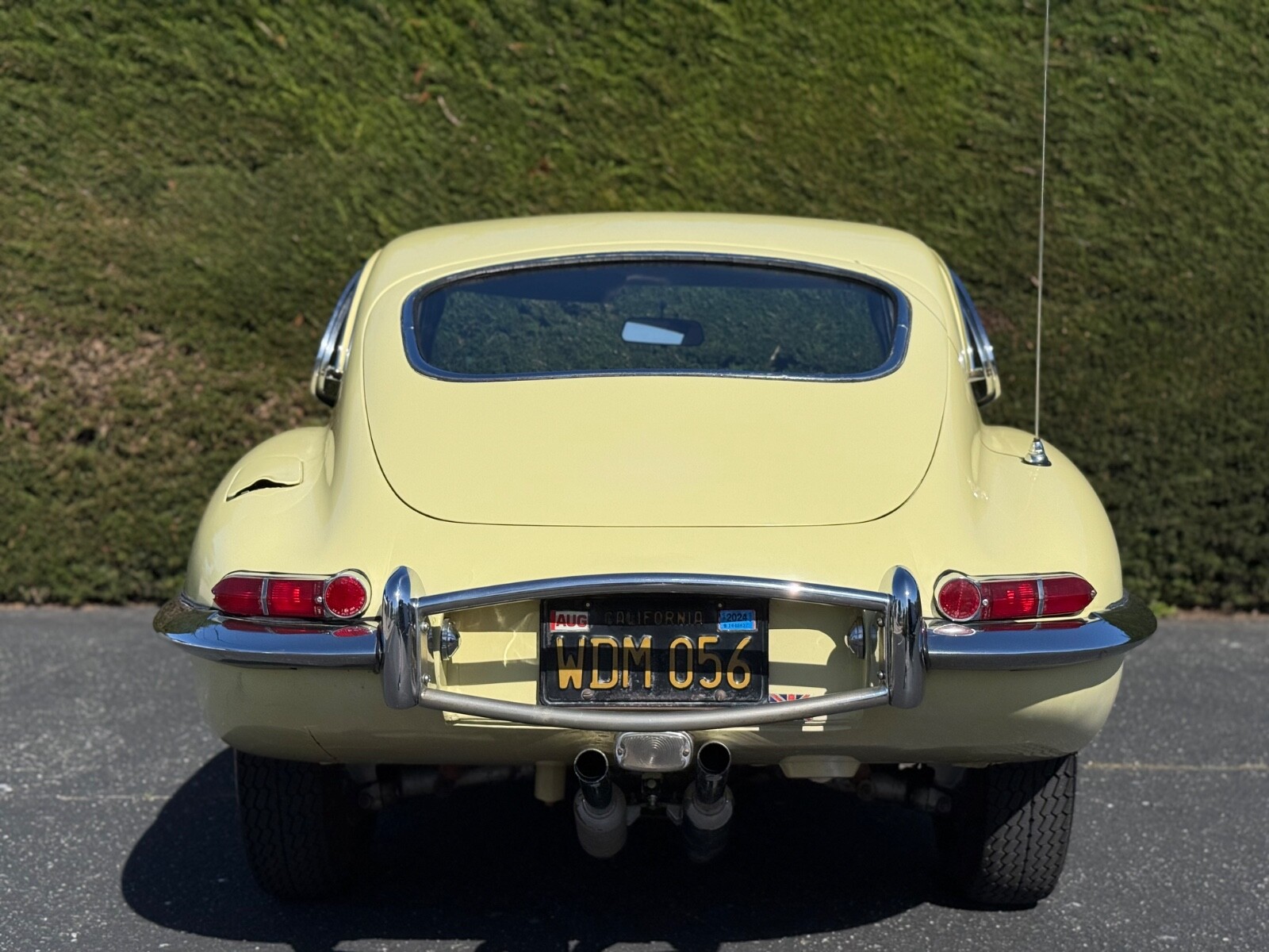 Jaguar-E-Type-1968-3