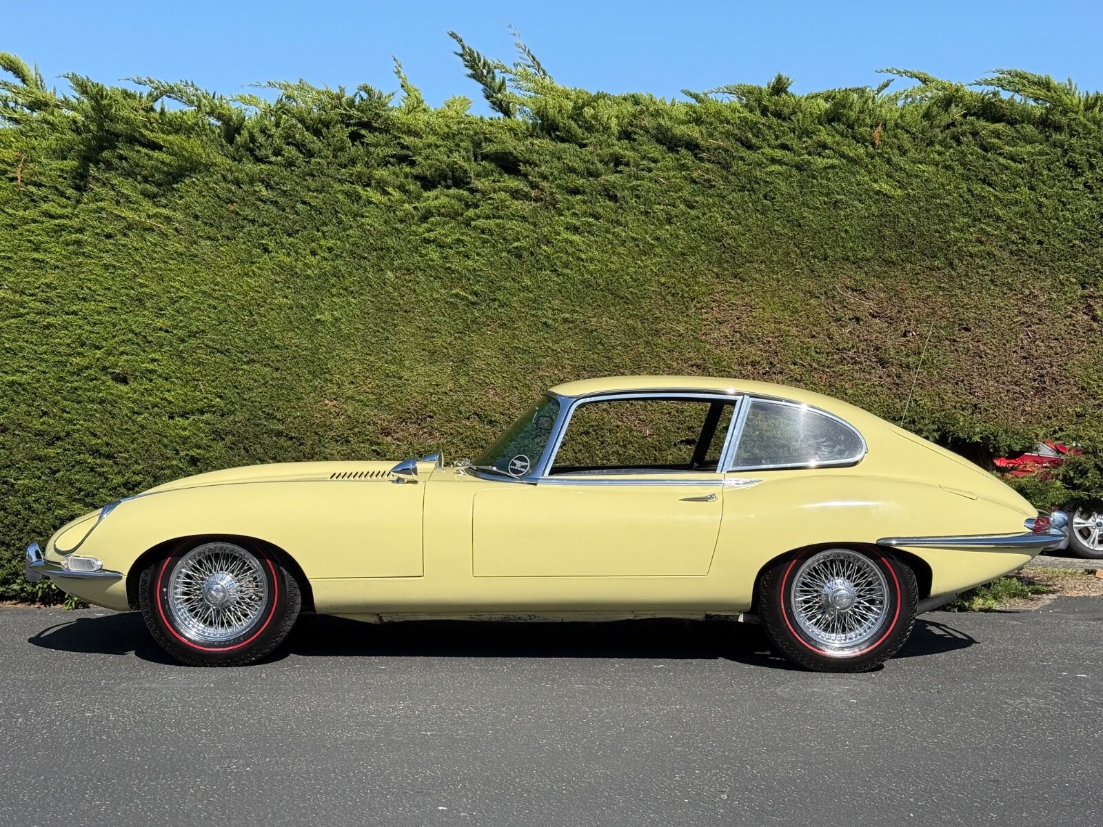 Jaguar-E-Type-1968-5