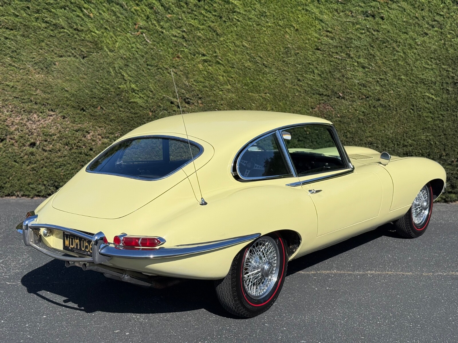 Jaguar-E-Type-1968-6