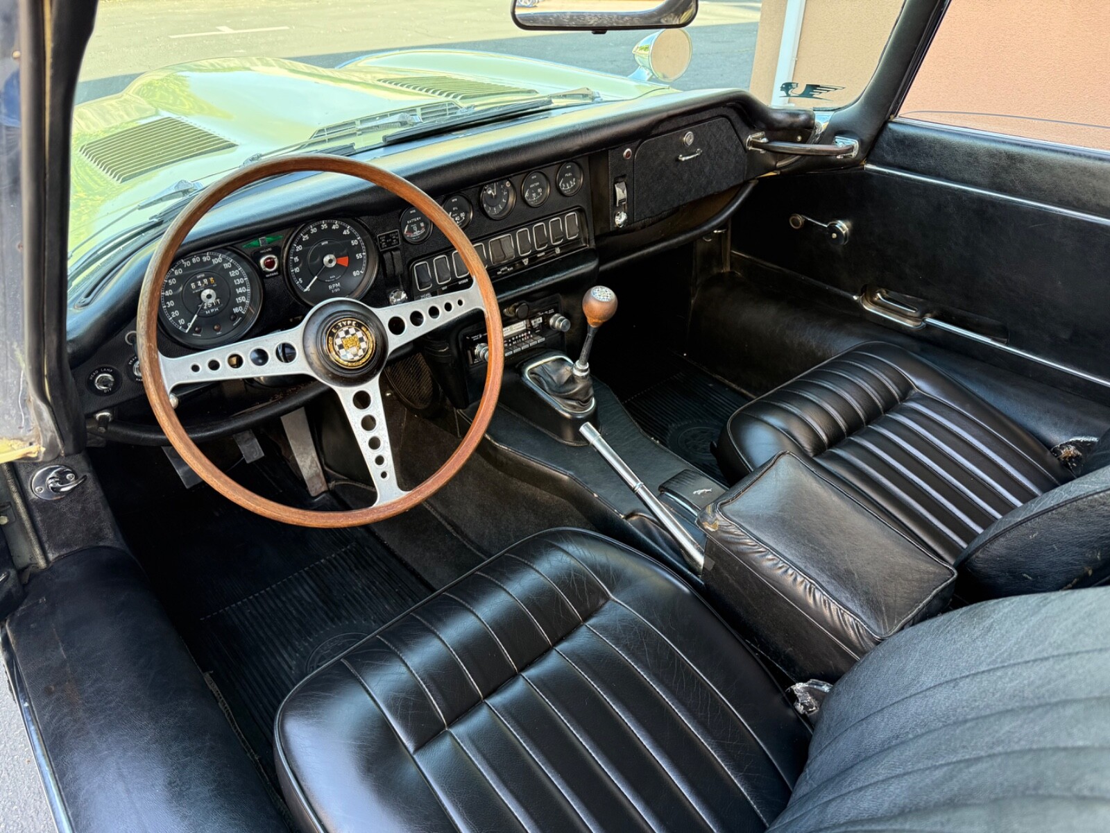 Jaguar-E-Type-1968-9