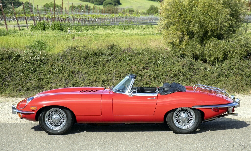 Jaguar-E-Type-1969-Convertible-1