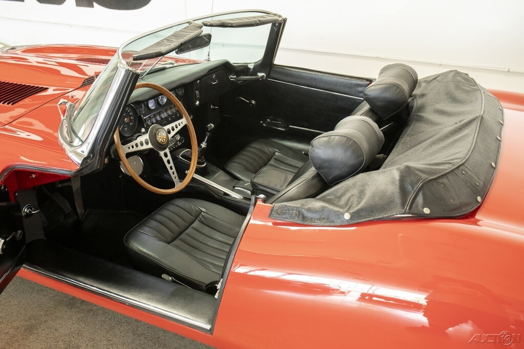 Jaguar-E-Type-1969-Convertible-10