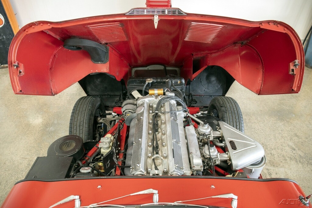 Jaguar-E-Type-1969-Convertible-14