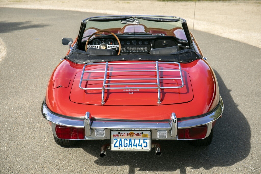 Jaguar-E-Type-1969-Convertible-3