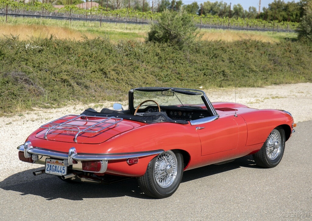 Jaguar-E-Type-1969-Convertible-4