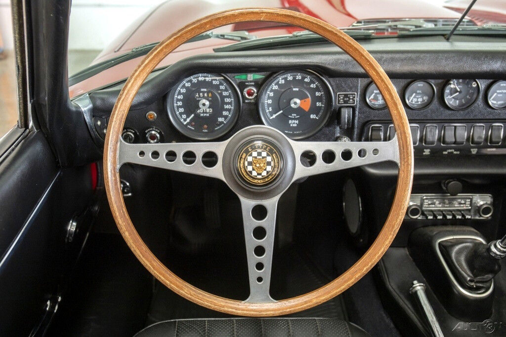 Jaguar-E-Type-1969-Convertible-8