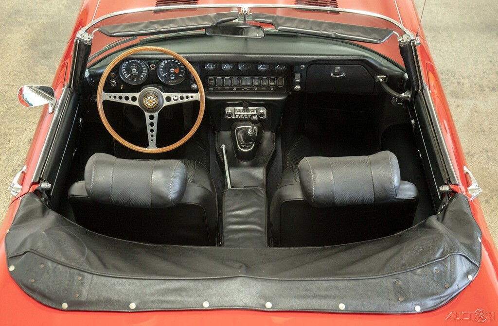 Jaguar-E-Type-1969-Convertible-9