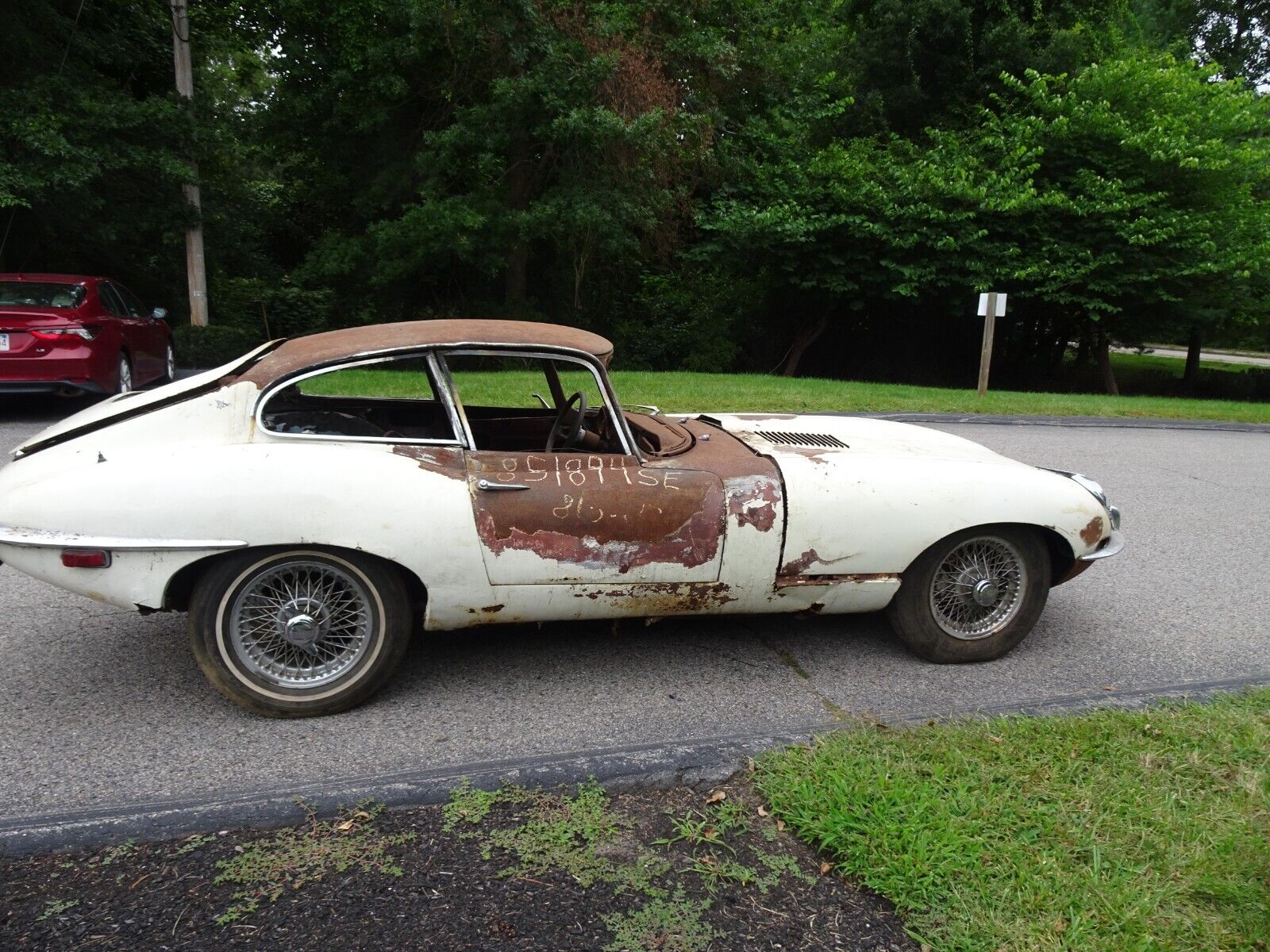 Jaguar-E-Type-1971-Coupe-6