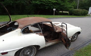 Jaguar-E-Type-1971-Coupe-8