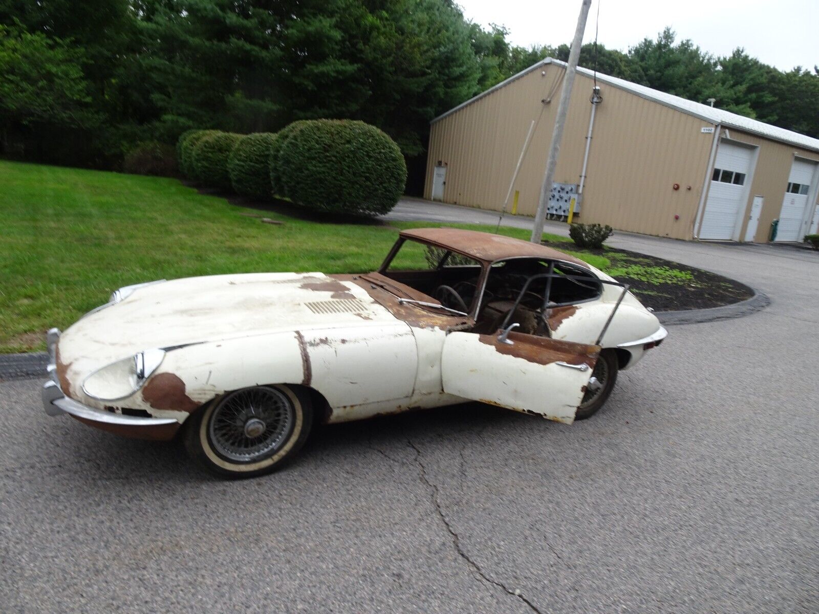 Jaguar-E-Type-1971-Coupe-9