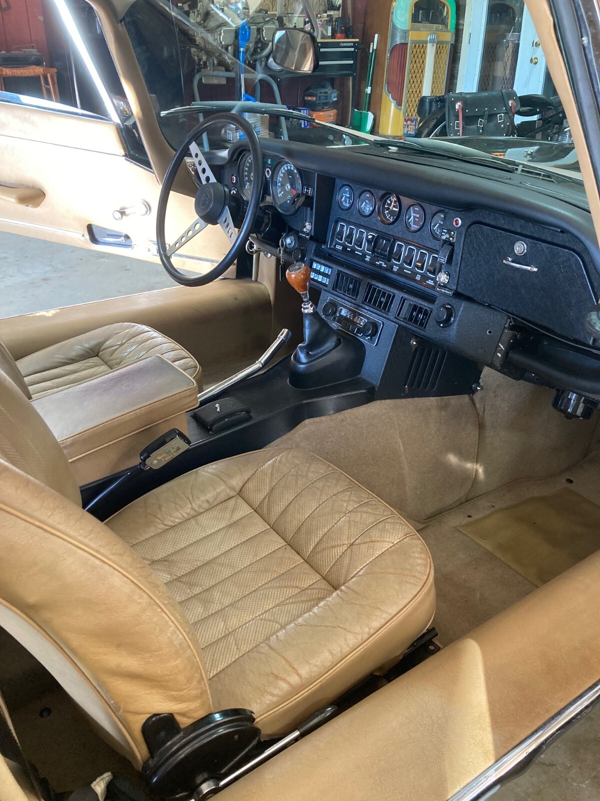 Jaguar-E-Type-1972-Coupe-16