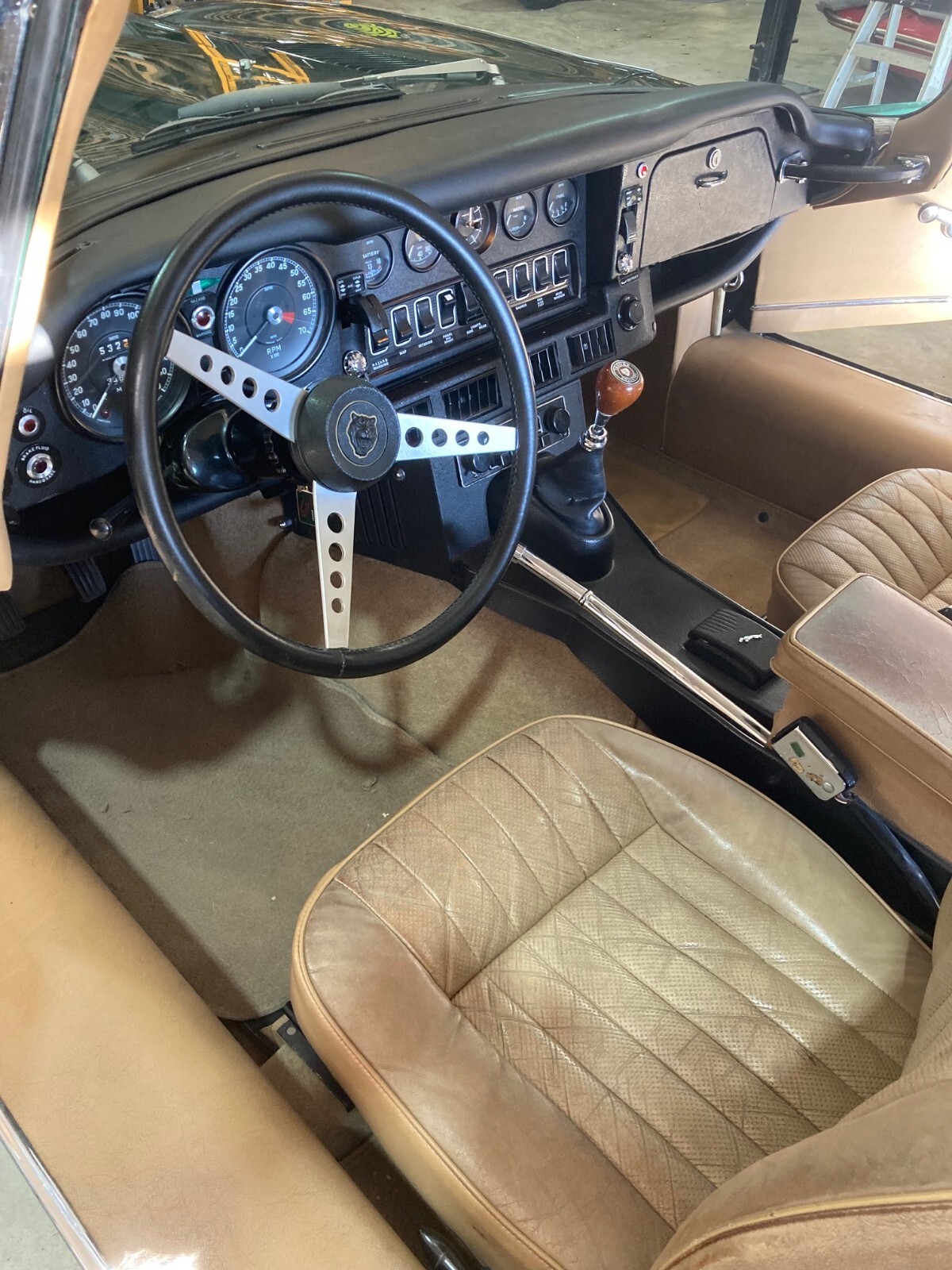 Jaguar-E-Type-1972-Coupe-17