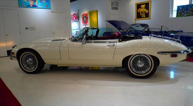 Jaguar-E-Type-1974-4