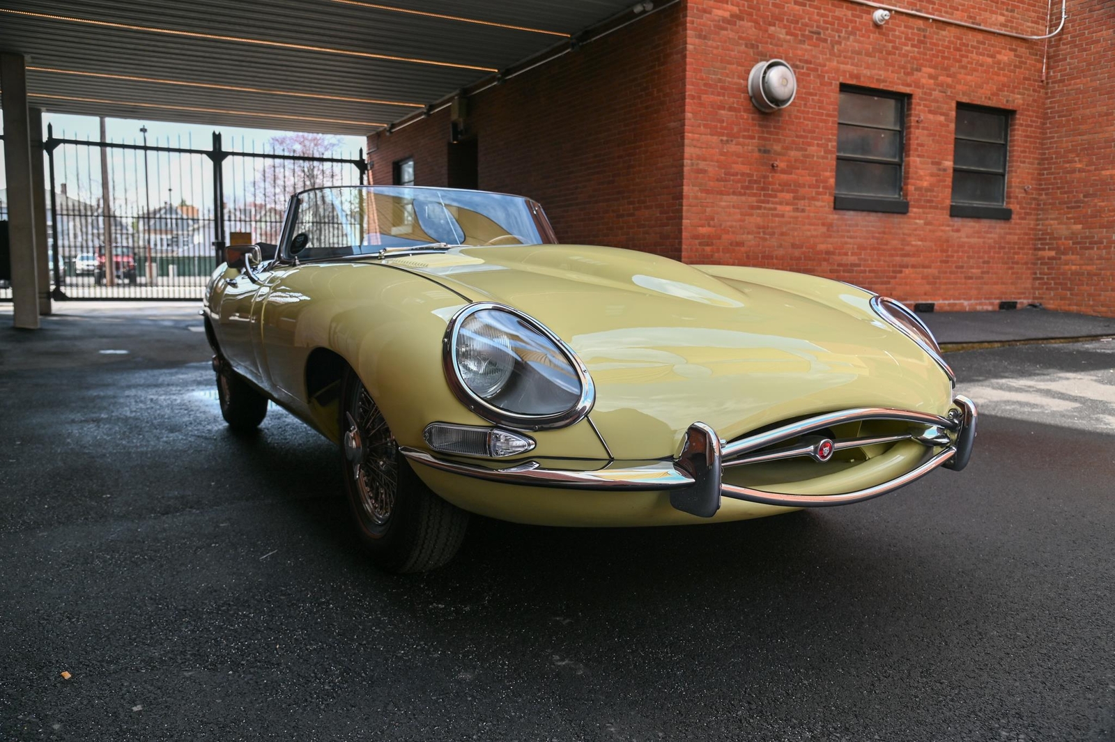 Jaguar-E-Type-Series-1-4.2-Roads-1967-1