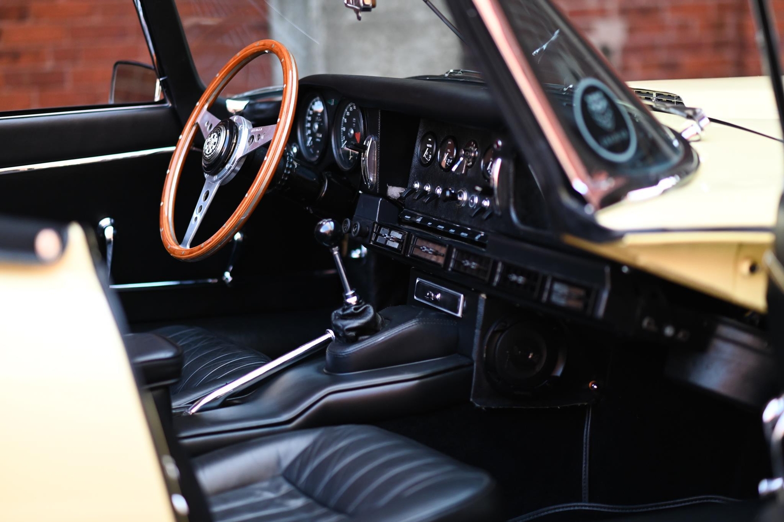 Jaguar-E-Type-Series-1-4.2-Roads-1967-13