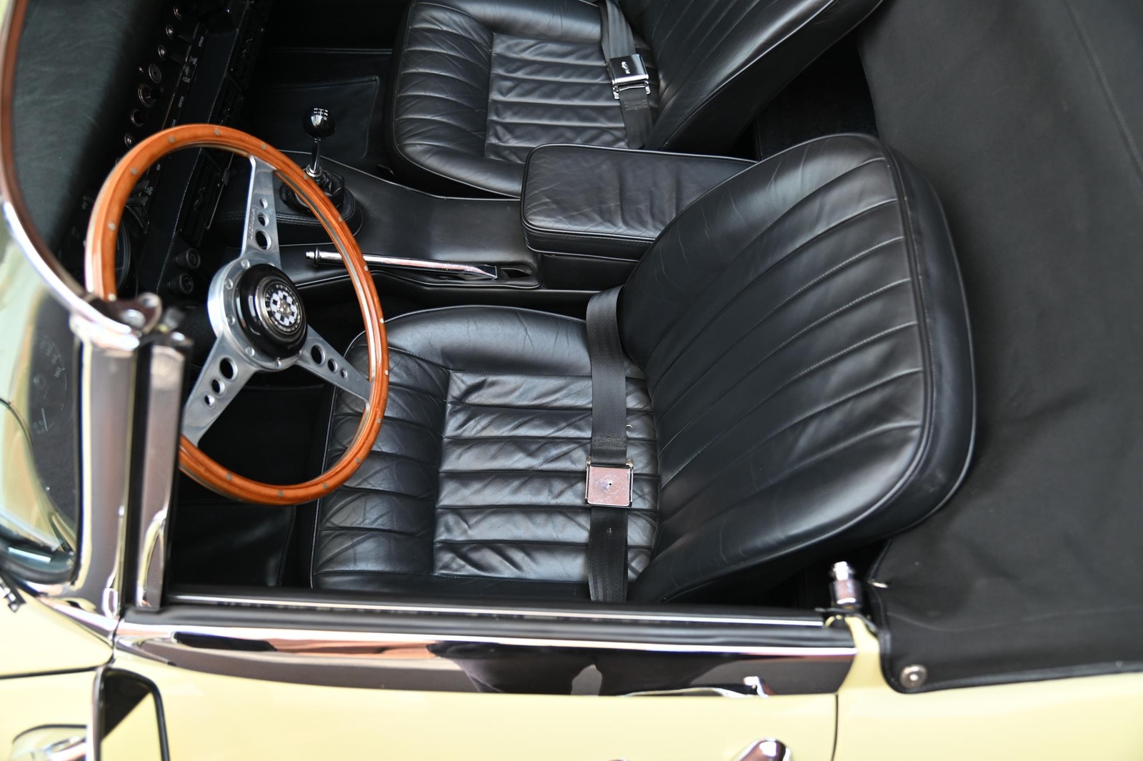 Jaguar-E-Type-Series-1-4.2-Roads-1967-16