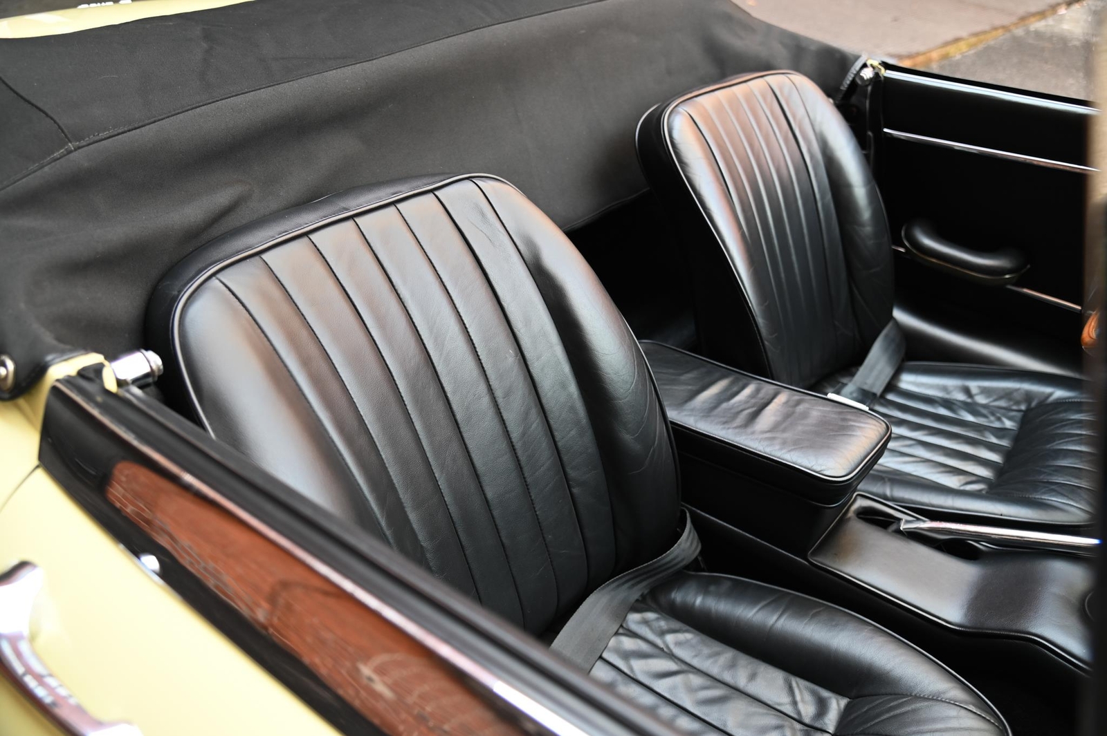 Jaguar-E-Type-Series-1-4.2-Roads-1967-21