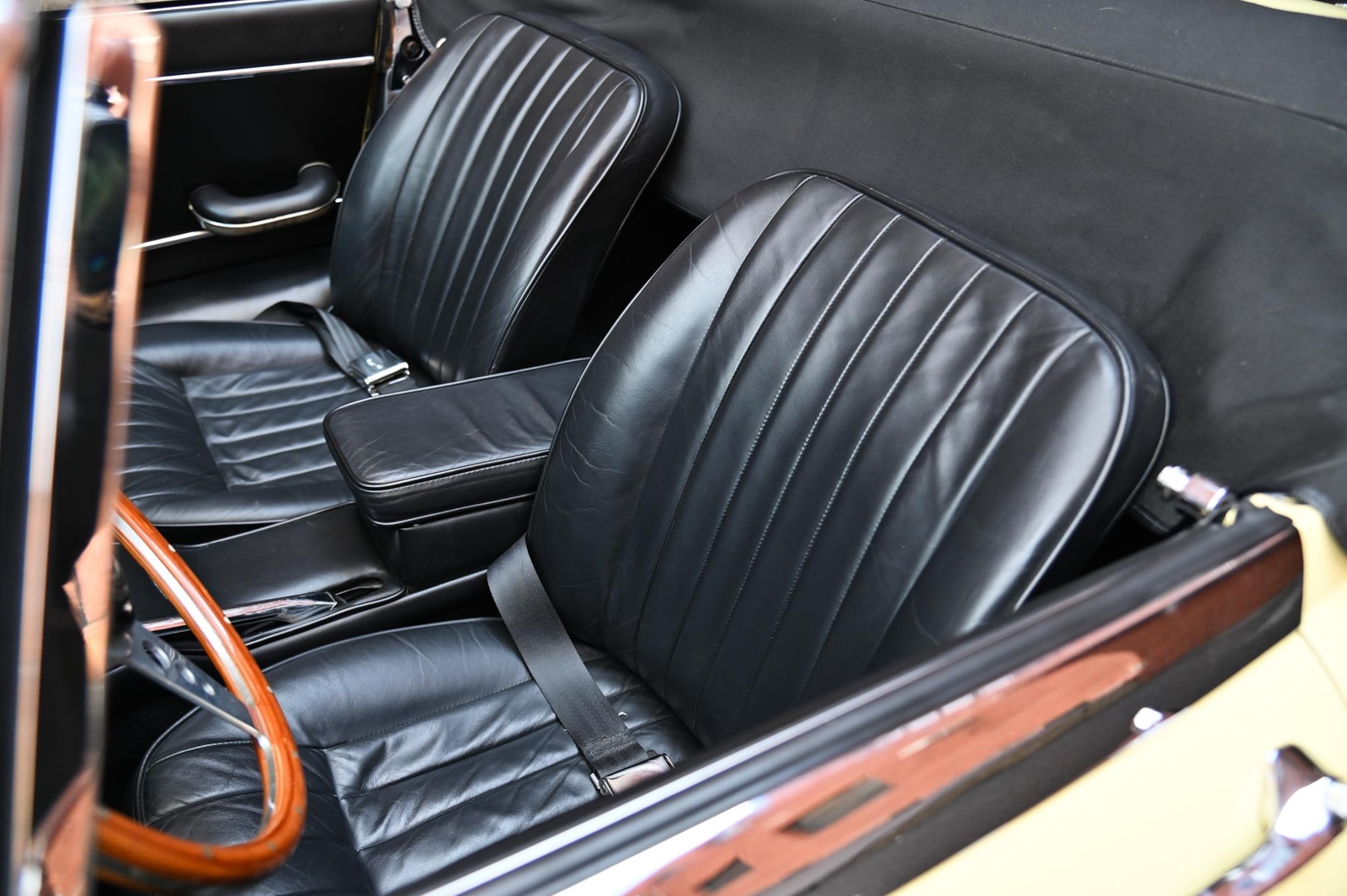 Jaguar-E-Type-Series-1-4.2-Roads-1967-22
