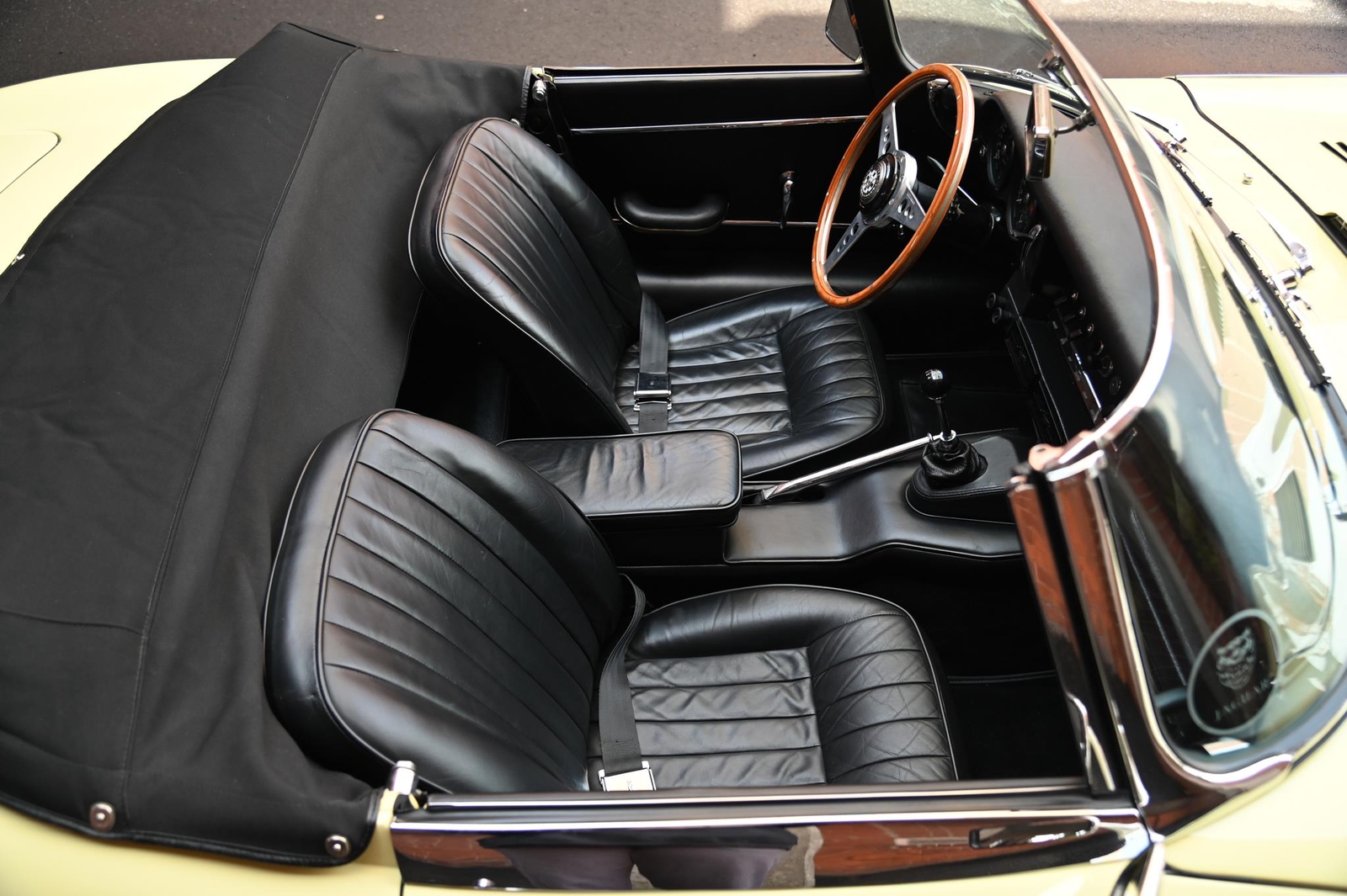 Jaguar-E-Type-Series-1-4.2-Roads-1967-24