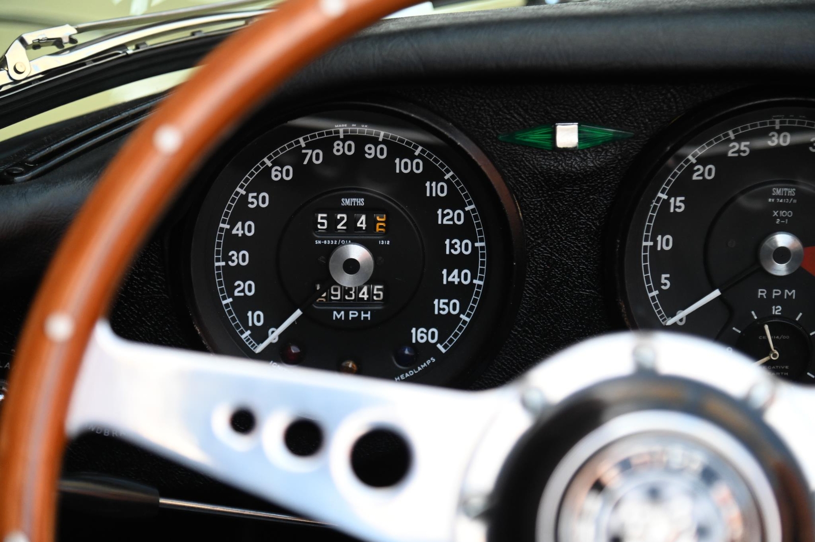 Jaguar-E-Type-Series-1-4.2-Roads-1967-25