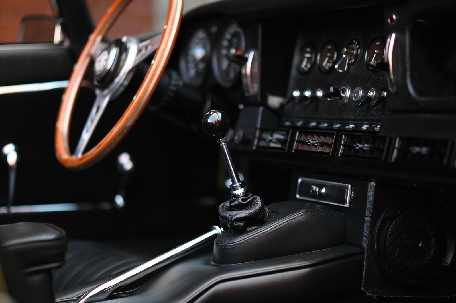 Jaguar-E-Type-Series-1-4.2-Roads-1967-27
