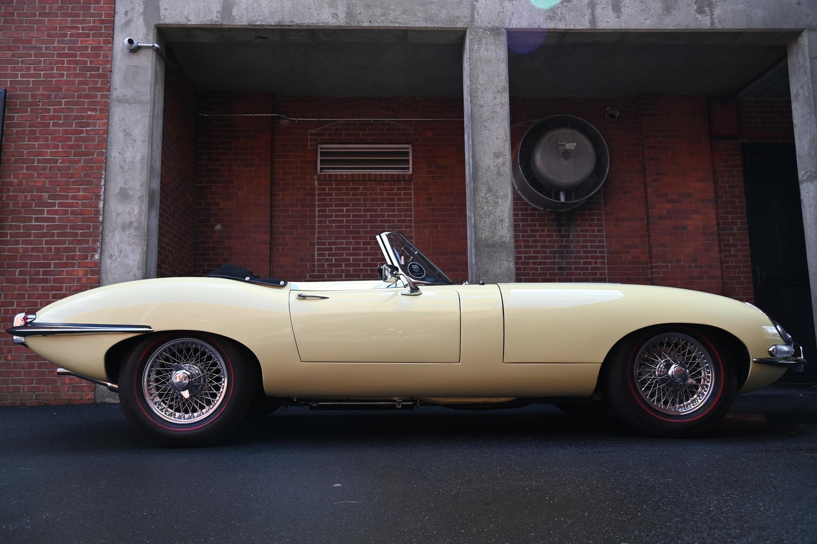 Jaguar-E-Type-Series-1-4.2-Roads-1967-4