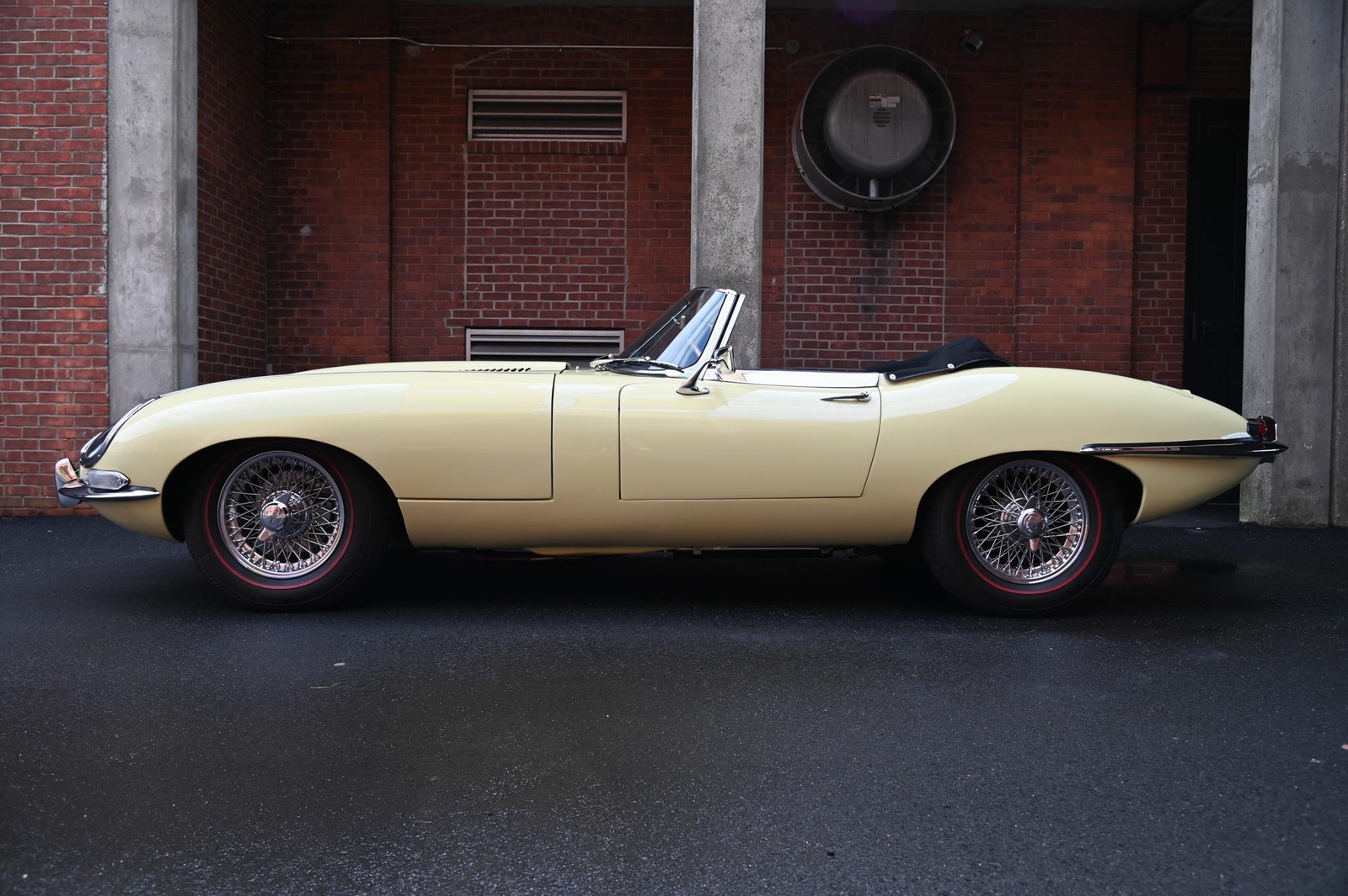 Jaguar-E-Type-Series-1-4.2-Roads-1967-5