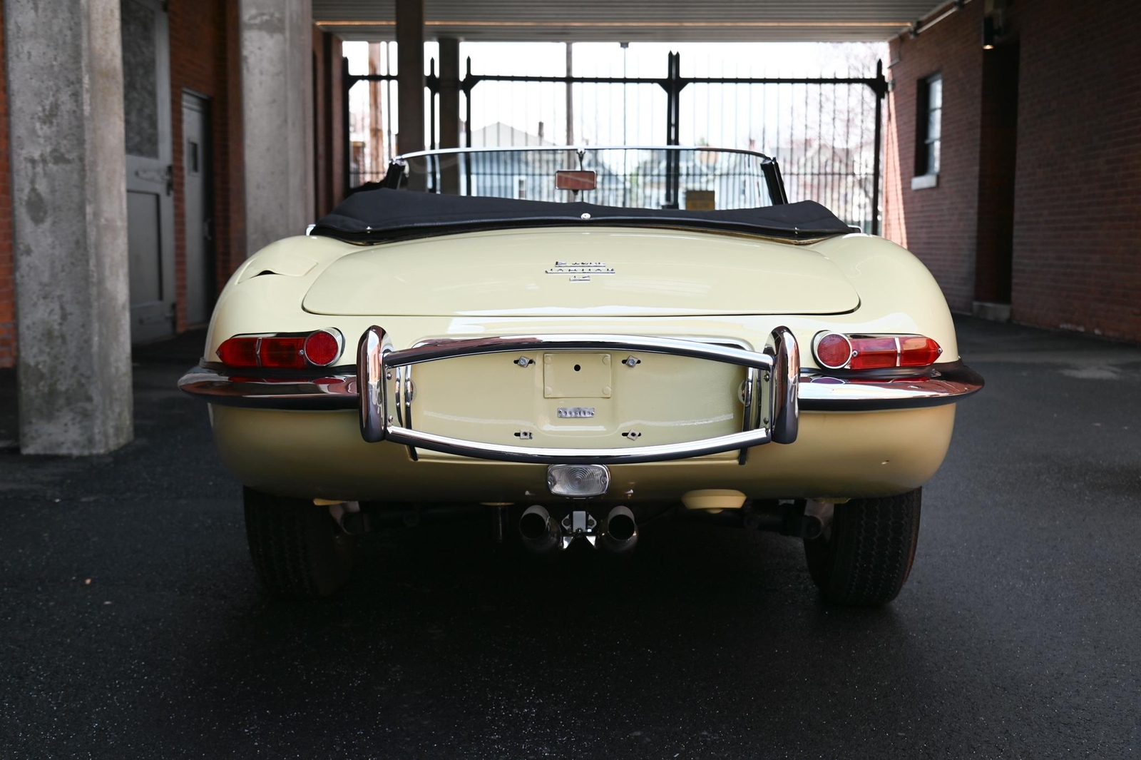 Jaguar-E-Type-Series-1-4.2-Roads-1967-7