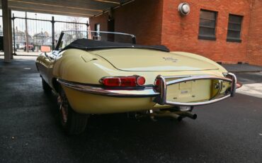 Jaguar-E-Type-Series-1-4.2-Roads-1967-8