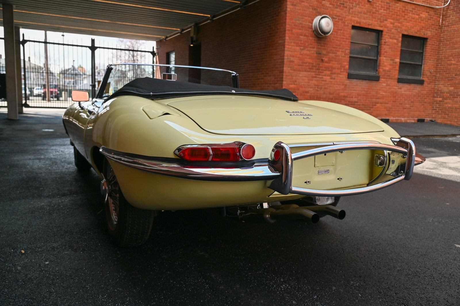 Jaguar-E-Type-Series-1-4.2-Roads-1967-8