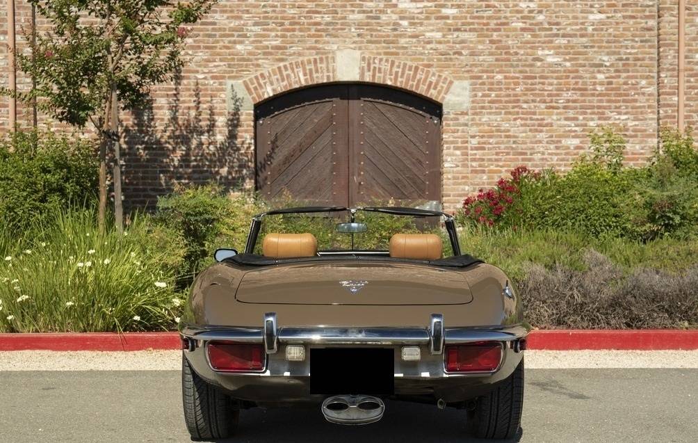 Jaguar-E-type-series-3-1973-green-10