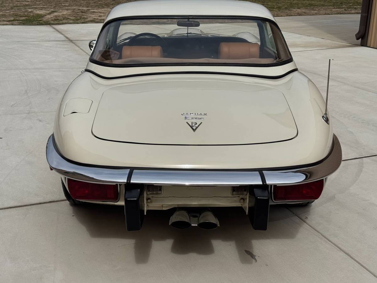 Jaguar-E-type-series-three-roadster-v-12-1974-1