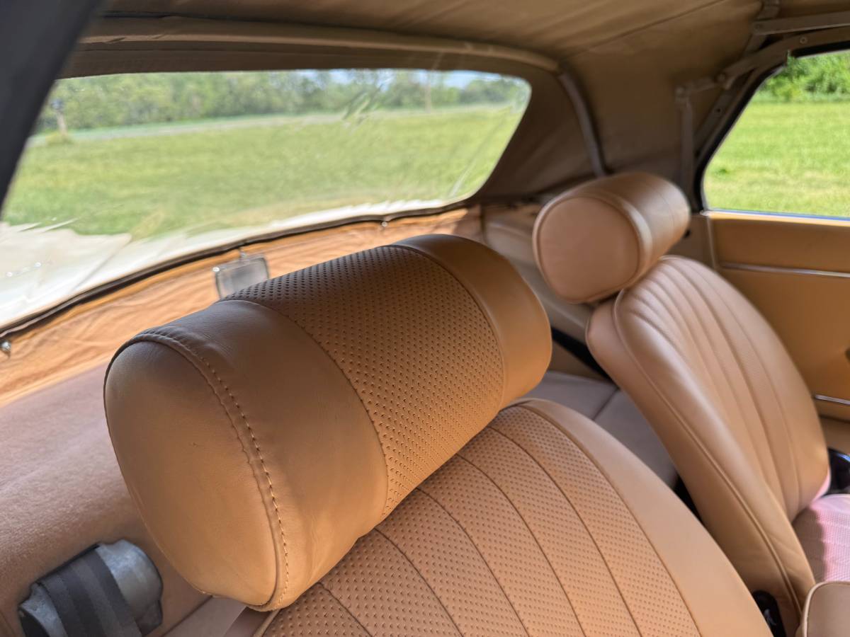 Jaguar-E-type-series-three-roadster-v-12-1974-3