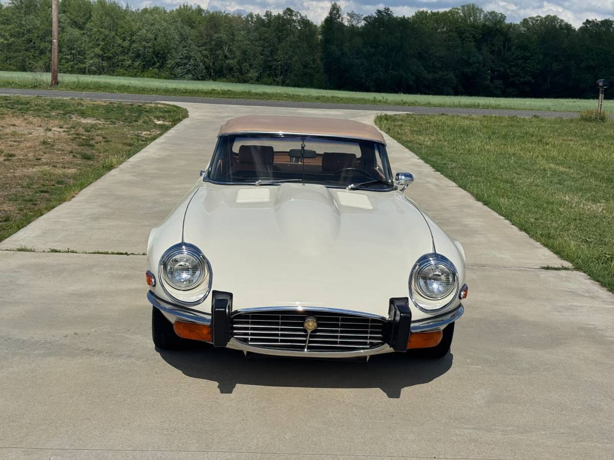 Jaguar-E-type-series-three-roadster-v-12-1974-4