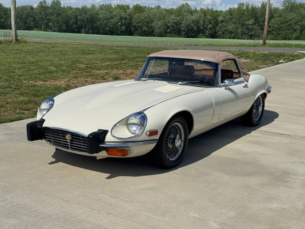 Jaguar-E-type-series-three-roadster-v-12-1974-5