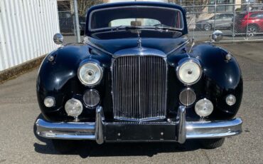 Jaguar-MK-IX-1961-1