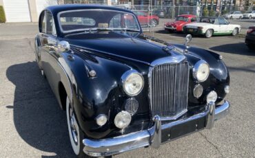 Jaguar-MK-IX-1961-10