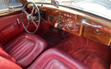 Jaguar-MK-IX-1961-14