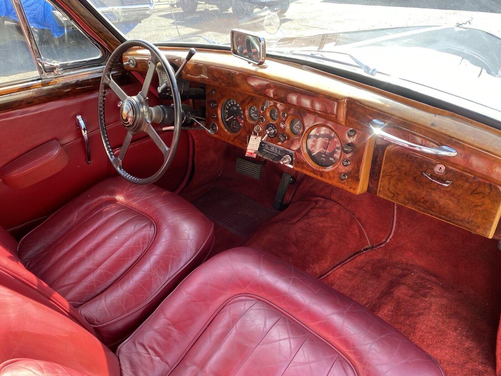 Jaguar-MK-IX-1961-14
