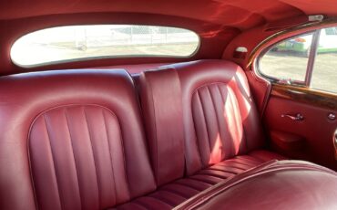 Jaguar-MK-IX-1961-15