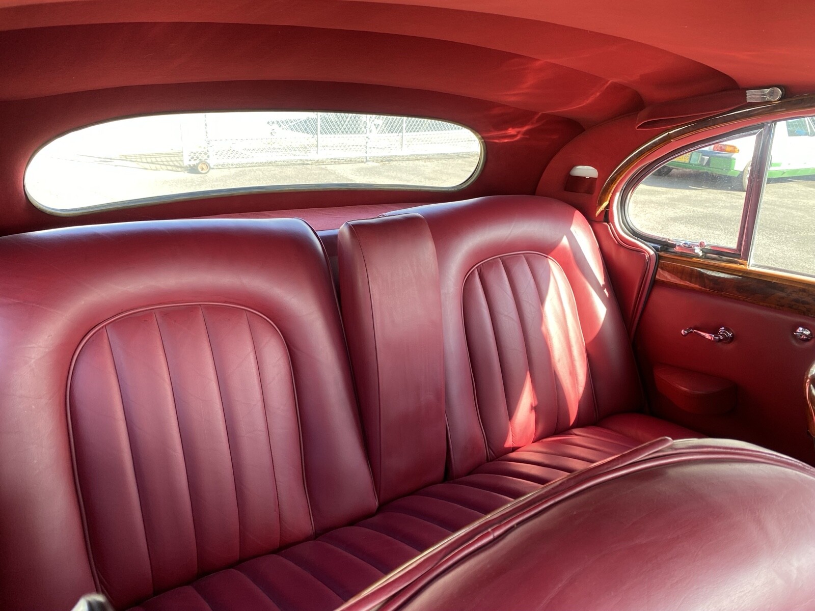 Jaguar-MK-IX-1961-15
