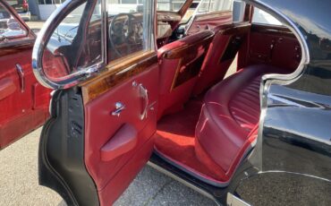 Jaguar-MK-IX-1961-18