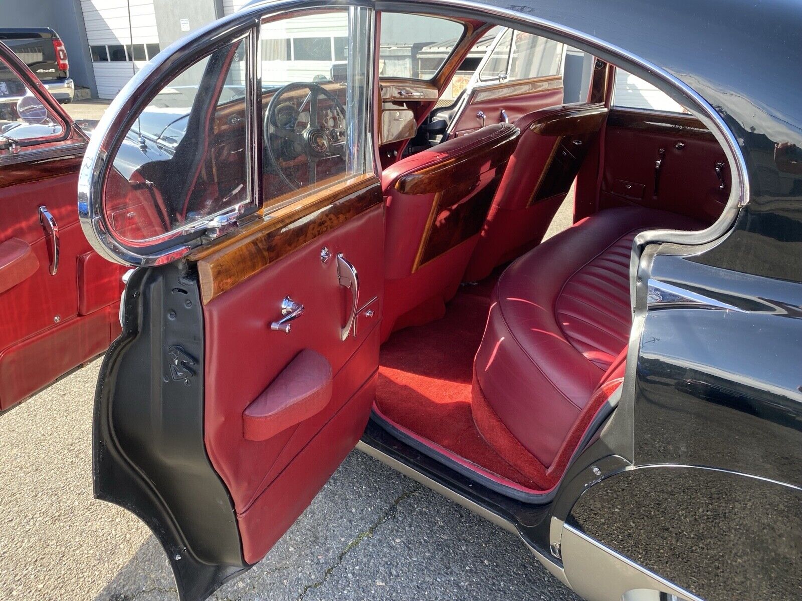 Jaguar-MK-IX-1961-18