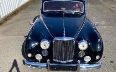 Jaguar-MK-IX-1961-2