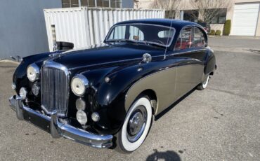 Jaguar-MK-IX-1961-3