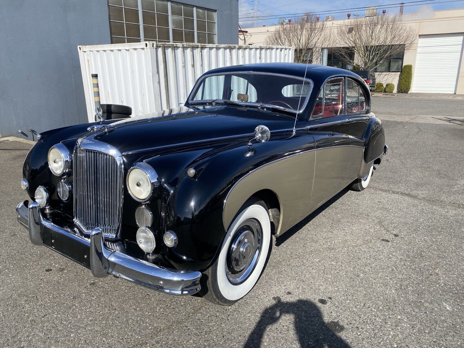 Jaguar-MK-IX-1961-3