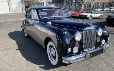 Jaguar-MK-IX-1961