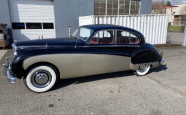 Jaguar-MK-IX-1961-4