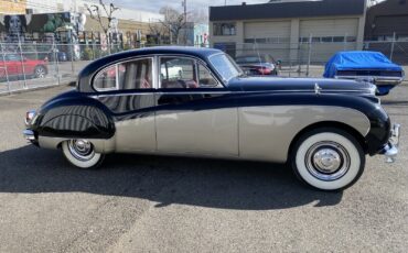 Jaguar-MK-IX-1961-9