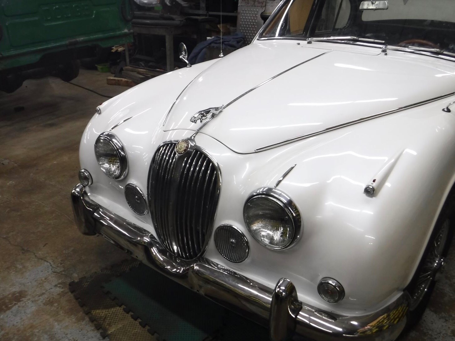 Jaguar-MK2-1963-Sedan-1
